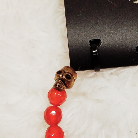 Brandy Melville RED Bead GOLD Skull Bracelet - Picture 3 of 3